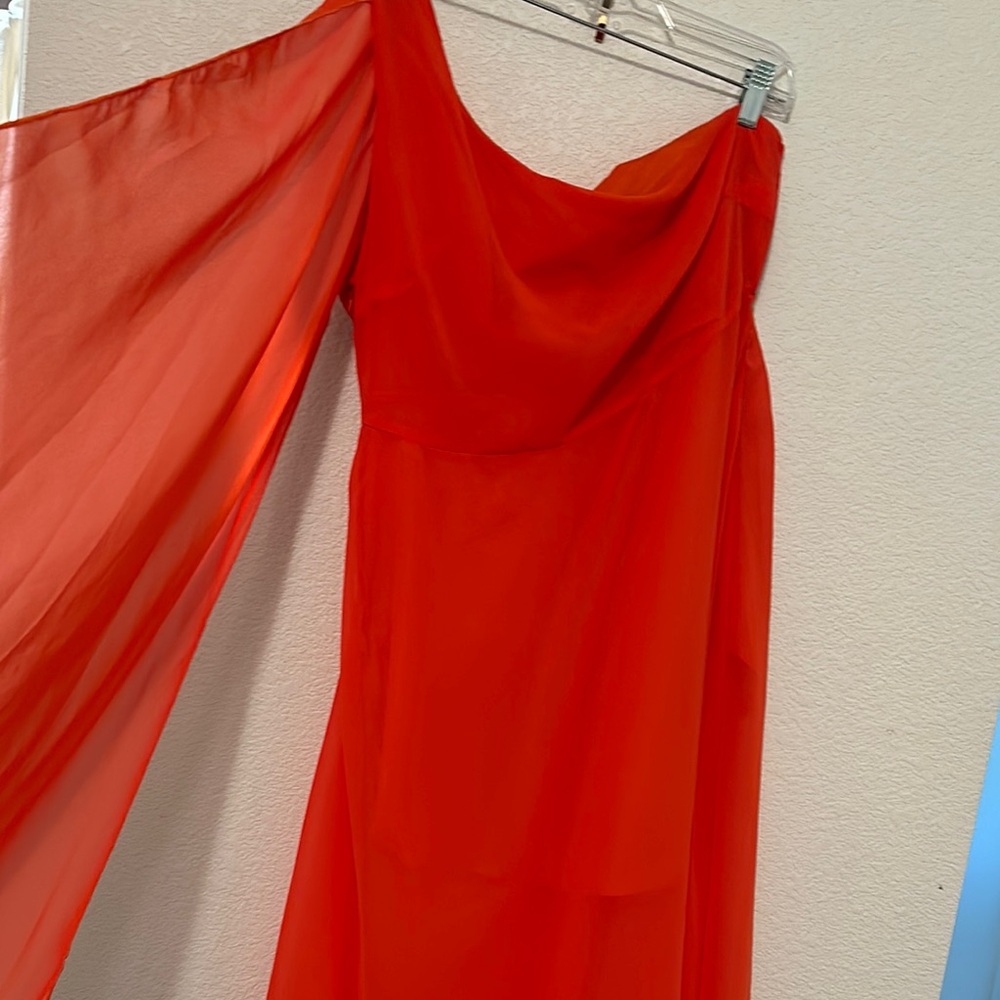 NWT.  Size 2XL Vibrant Red Asymmetrical one shoulder with Flowy fabric